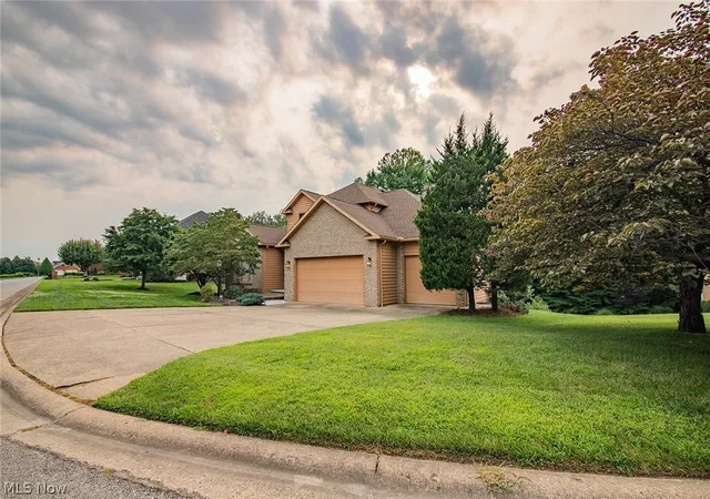 Photo 2 of Sale Pending at 5603 Greenmont Pl, Vienna, WV 26105 | MLS# 5228578 | Listing updated on 2026-09-07