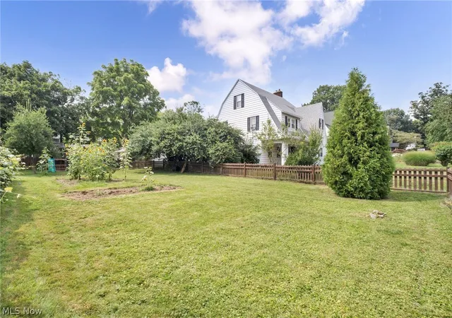 Photo 3 of Sale Pending at 490 Dorchester Rd, Akron, OH 44320 | MLS# 5231588 | Listing updated on 2026-09-18