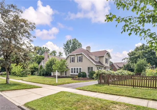Photo 4 of Sale Pending at 490 Dorchester Rd, Akron, OH 44320 | MLS# 5231588 | Listing updated on 2026-09-18