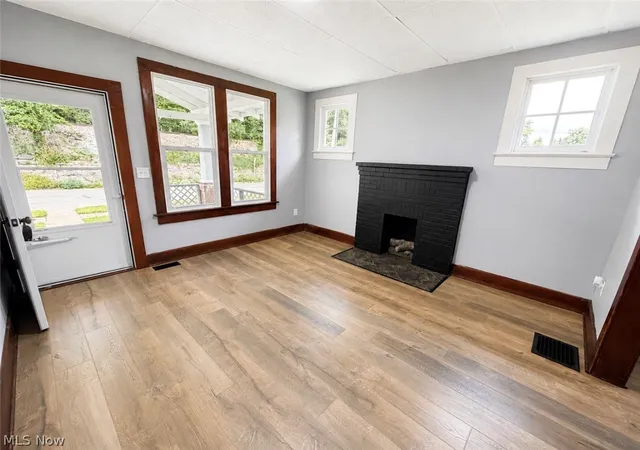 Photo 3 of Sale Pending at 728 Woodlawn Ave, Zanesville, OH 43701 | MLS# 5232096 | Listing updated on 2026-09-14