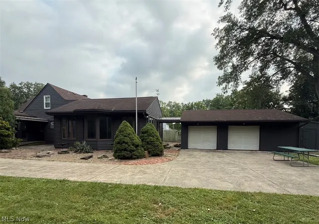 Photo 1 of Single family home for sale at 36349 S Riverview Dr, Eastlake, OH 44095 | MLS# 5232095 | Listing updated on 2026-09-30