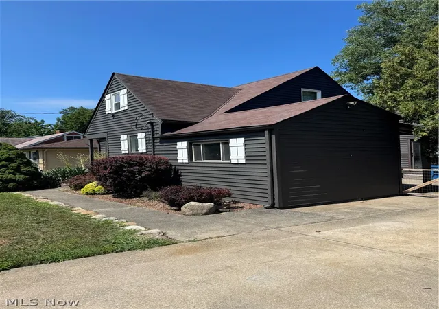 Photo 3 of Single family home for sale at 36349 S Riverview Dr, Eastlake, OH 44095 | MLS# 5232095 | Listing updated on 2026-09-30