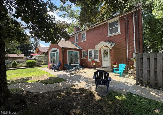 Photo 3 of Sale Pending at 370 N Main St, Columbiana, OH 44408 | MLS# 5232142 | Listing updated on 2026-10-04
