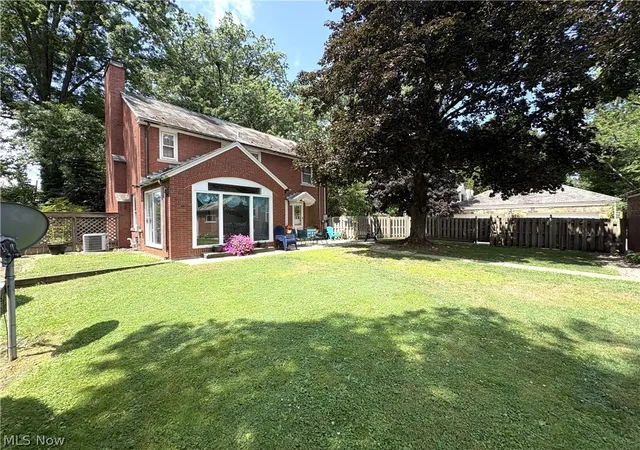 Photo 3 of Sale Pending at 370 N Main St, Columbiana, OH 44408 | MLS# 5232142 | Listing updated on 2026-10-04