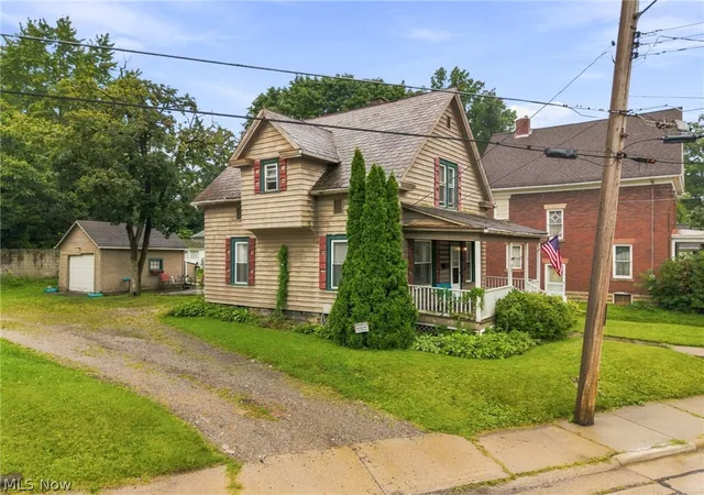 Photo 2 of Single family home for sale at 637 Franklin Ave, Salem, OH 44460 | MLS# 5231606 | Listing updated on 2026-09-12