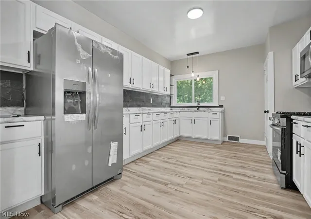 Photo 2 of Single family home for sale at 455 Scott St Ne, Warren, OH 44483 | MLS# 5225720 | Listing updated on 2026-09-10