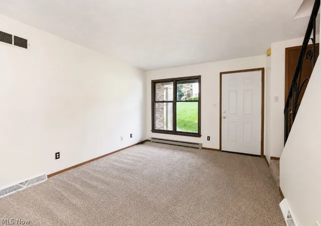Listing Photo 5 - Condo for sale in building located at 346 Greentree Pl, Lisbon, OH 44432
