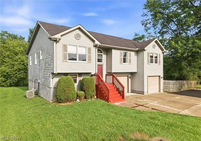Photo 1 of Single family home for sale at 5613 Pierce Rd Nw, Warren, OH 44481 | MLS# 5231950 | Listing updated on 2026-09-16