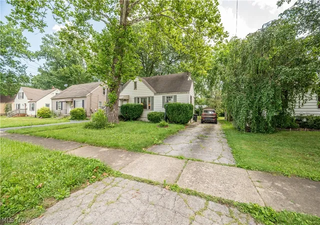Photo 1 of Single family home for sale at 727 Meadowbrook Ave Se, Warren, OH 44484 | MLS# 5231943 | Listing updated on 2026-09-09