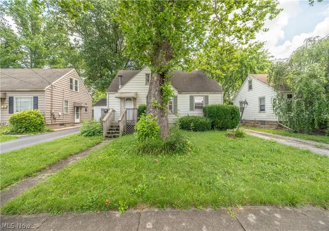 Photo 2 of Single family home for sale at 727 Meadowbrook Ave Se, Warren, OH 44484 | MLS# 5231943 | Listing updated on 2026-09-09