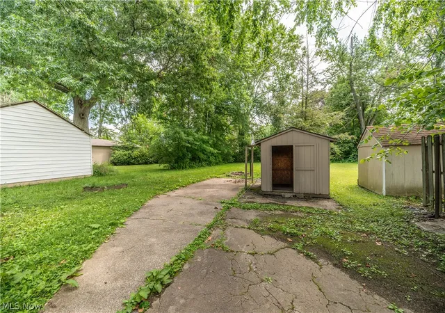 Photo 3 of Single family home for sale at 727 Meadowbrook Ave SE, Warren, OH 44484 | MLS# 5231943 | Listing updated on 2026-09-09