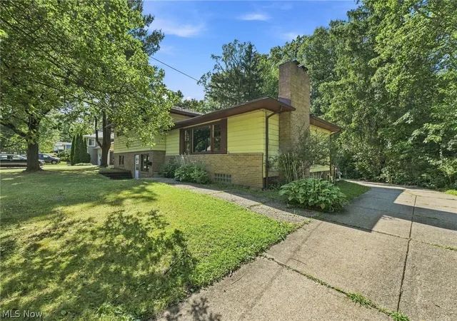 Photo 2 of Single family home for sale at 558 Garnette Rd, Akron, OH 44313 | MLS# 5231500 | Listing updated on 2026-09-12