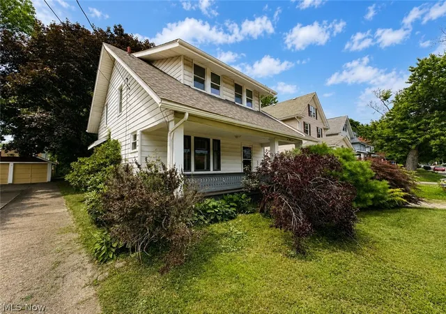 Photo 3 of Single family home for sale at 684 Dayton St, Akron, OH 44310 | MLS# 5232090 | Listing updated on 2026-09-13