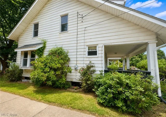 Photo 3 of Single family home for sale at 684 Dayton St, Akron, OH 44310 | MLS# 5232090 | Listing updated on 2026-09-13