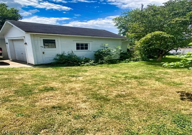 Photo 3 of Sale Pending at 341 Hamilton Ave, Coshocton, OH 43812 | MLS# 5232263 | Listing updated on 2026-09-07