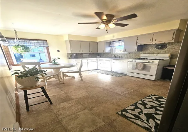 Photo 4 of Sale Pending at 6906 Belmere Dr, Cleveland, OH 44129 | MLS# 5232567 | Listing updated on 2026-09-08