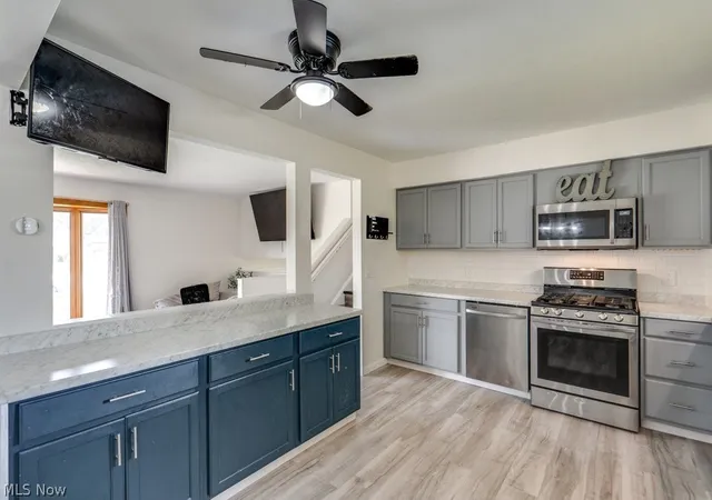 Photo 4 of Single family home for sale at 7821 W List Ln, Cleveland, OH 44130 | MLS# 5232366 | Listing updated on 2026-09-10