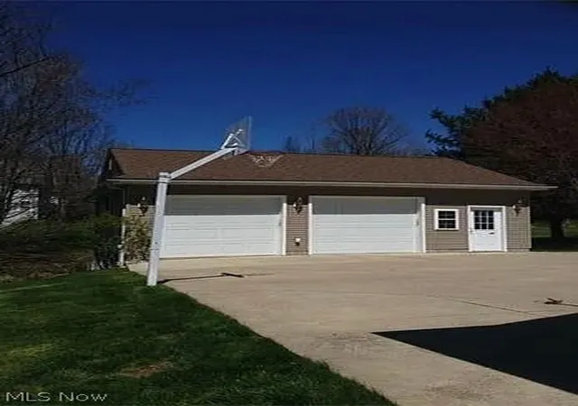 Photo 4 of Single family home for sale at 3630 Longwood Dr, Medina, OH 44256 | MLS# 5232551 | Listing updated on 2026-09-10