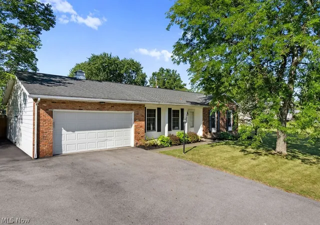 Photo 3 of Sale Pending at 586 Brookpark Dr, Cuyahoga Falls, OH 44223 | MLS# 5232018 | Listing updated on 2026-09-10