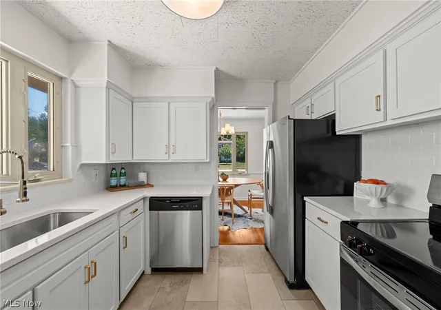 Photo 3 of Sale Pending at 24914 E Oakland, Bay Village, OH 44140 | MLS# 5231657 | Listing updated on 2026-09-03