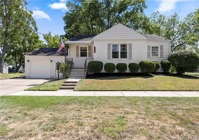 Photo 1 of Single family home for sale at 2841 Clague Rd, North Olmsted, OH 44070 | MLS# 5232693 | Listing updated on 2026-09-30
