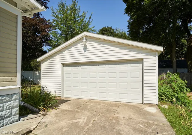 Photo 3 of Sale Pending at 1102 Diagonal Rd, Akron, OH 44320 | MLS# 5232431 | Listing updated on 2026-09-11