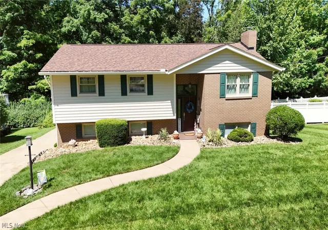 Photo 1 of Single family home for sale at 364 Country Clb Blvd, Weirton, WV 26062 | MLS# 5232823 | Listing updated on 2026-09-10