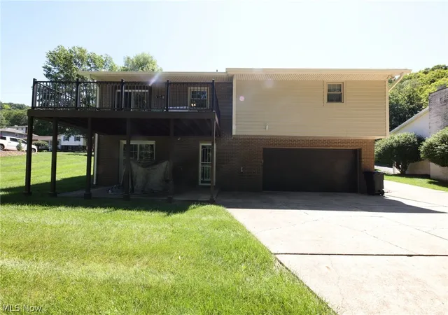 Photo 4 of Single family home for sale at 364 Country Clb Blvd, Weirton, WV 26062 | MLS# 5232823 | Listing updated on 2026-09-10