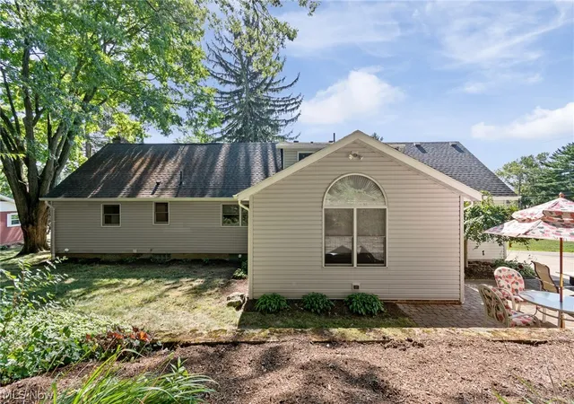 Photo 4 of Single family home for sale at 5178 East Blvd NW, Canton, OH 44718 | MLS# 5232144 | Listing updated on 2026-09-30
