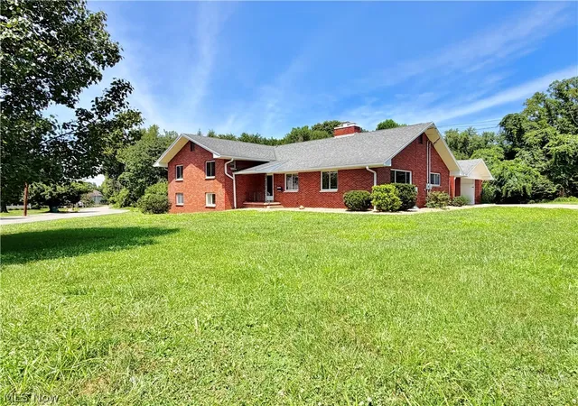 Photo 1 of Single family home for sale at 961 Lakeview Dr, Parkersburg, WV 26104 | MLS# 5232505 | Listing updated on 2026-09-08