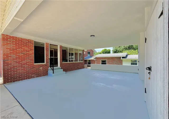 Photo 3 of Single family home for sale at 961 Lakeview Dr, Parkersburg, WV 26104 | MLS# 5232505 | Listing updated on 2026-09-08