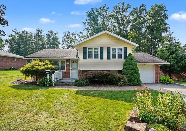 Photo 1 of Single family home for sale at 7436 Sugartree Dr, Youngstown, OH 44512 | MLS# 5231605 | Listing updated on 2026-09-11