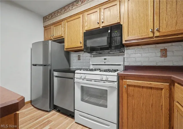 Photo 2 of Single family home for sale at 7436 Sugartree Dr, Youngstown, OH 44512 | MLS# 5231605 | Listing updated on 2026-09-11