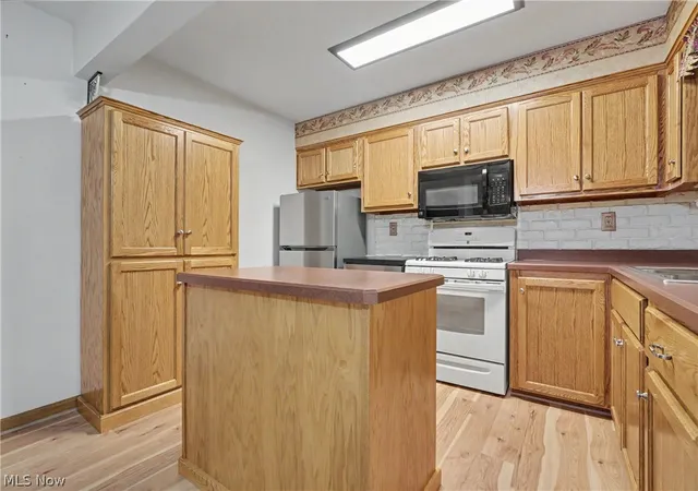 Photo 3 of Single family home for sale at 7436 Sugartree Dr, Youngstown, OH 44512 | MLS# 5231605 | Listing updated on 2026-10-07