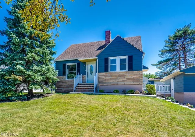 Photo 1 of Single family home for sale at 325 Evelyn Ave, Seven Hills, OH 44131 | MLS# 5231769 | Listing updated on 2026-09-30