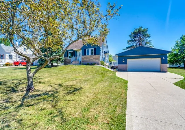 Photo 3 of Single family home for sale at 325 Evelyn Ave, Seven Hills, OH 44131 | MLS# 5231769 | Listing updated on 2026-09-30