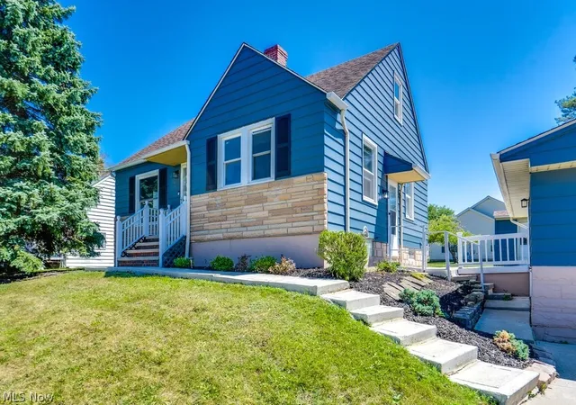 Photo 3 of Single family home for sale at 325 Evelyn Ave, Seven Hills, OH 44131 | MLS# 5231769 | Listing updated on 2026-09-30