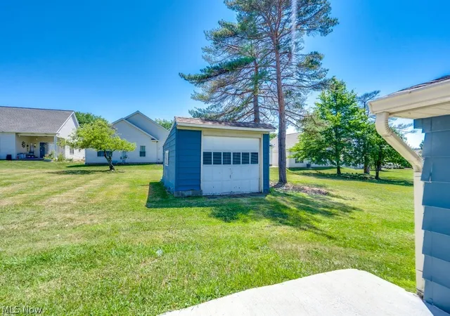 Photo 4 of Single family home for sale at 325 Evelyn Ave, Seven Hills, OH 44131 | MLS# 5231769 | Listing updated on 2026-09-30