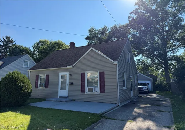 Single family home for sale at 866 Chinook Ave, Akron, OH 44305 | MLS# 5231891