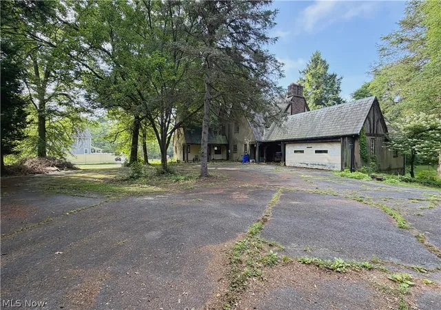 Photo 2 of Single family home for sale at 946 Park Blvd W, East Liverpool, OH 43920 | MLS# 5232449 | Listing updated on 2026-09-09