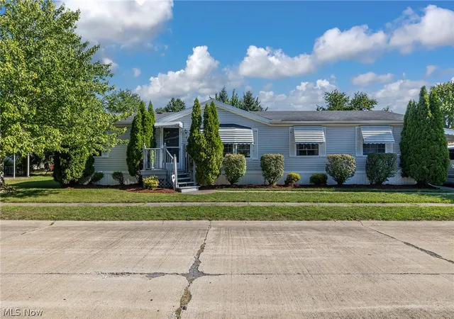 Photo 1 of Single family home for sale at 8 Schuberts Aly, Olmsted Twp, OH 44138 | MLS# 5216534 | Listing updated on 2026-09-27