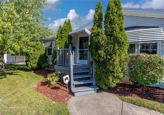 Photo 2 of Single family home for sale at 8 Schuberts Aly, Olmsted Twp, OH 44138 | MLS# 5216534 | Listing updated on 2026-09-27