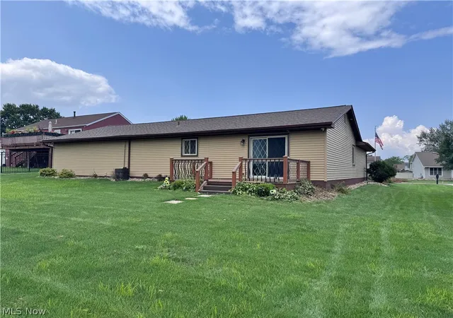 Photo 3 of Single family home for sale at 1327 Huntington Ct, Youngstown, OH 44512 | MLS# 5232717 | Listing updated on 2026-09-09