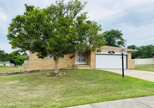 Photo 2 of Sale Pending at 7586 S Tamarack Dr, Cleveland, OH 44134 | MLS# 5233038 | Listing updated on 2026-10-06