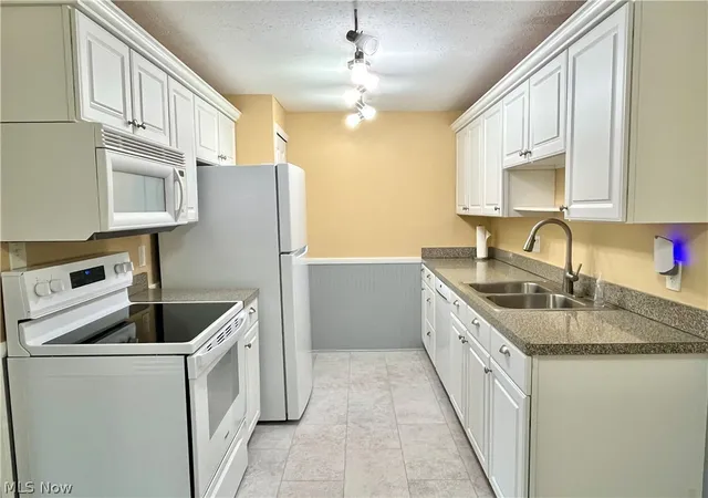 Photo 3 of Condo for sale at 9701 Sunrise Blvd #L28, North Royalton, OH 44133 | MLS# 5232537 | Listing updated on 2026-09-10