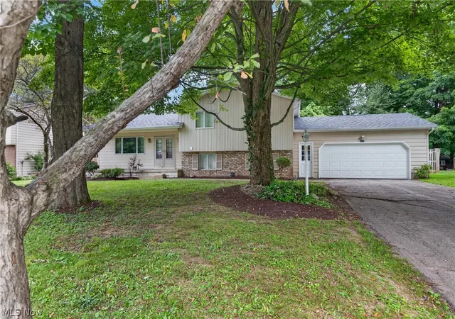 Photo 4 of Single family home for sale at 8488 Crystal Dr, Youngstown, OH 44512 | MLS# 5233005 | Listing updated on 2026-09-09