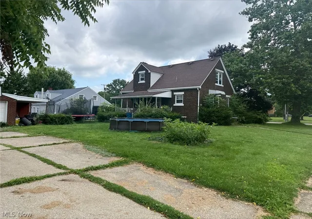 Photo 2 of Sale Pending at 800 Tenney Ave, Campbell, OH 44405 | MLS# 5233072 | Listing updated on 2026-09-26