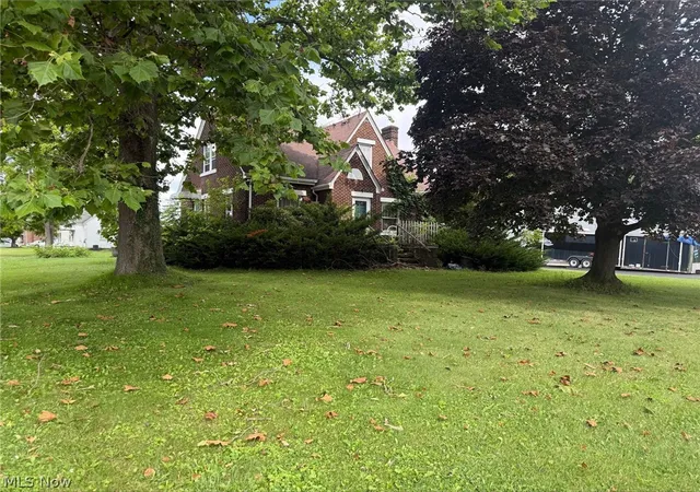 Photo 3 of Sale Pending at 800 Tenney Ave, Campbell, OH 44405 | MLS# 5233072 | Listing updated on 2026-09-26