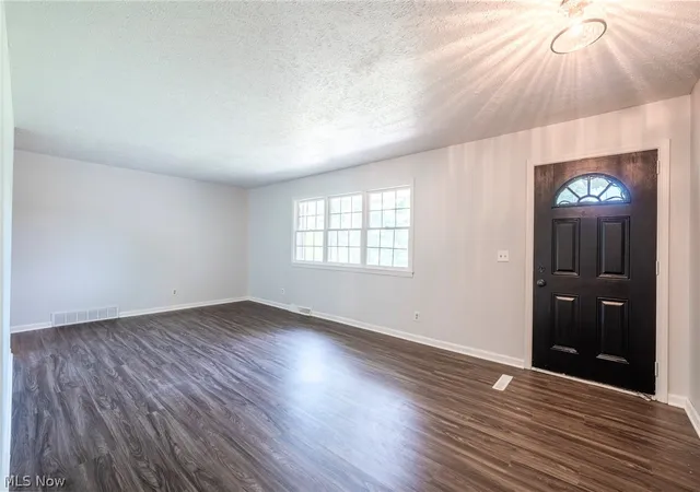Photo 3 of Single family home for sale at 1072 Iberia Rd, Galion, OH 44833 | MLS# 5232962 | Listing updated on 2026-09-16
