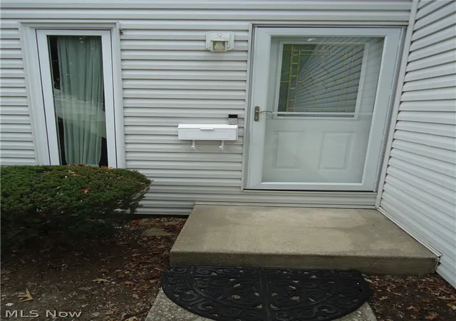 Photo 1 of Sale Pending at 306 Deepwood Dr, Wadsworth, OH 44281 | MLS# 5233031 | Listing updated on 2026-09-23